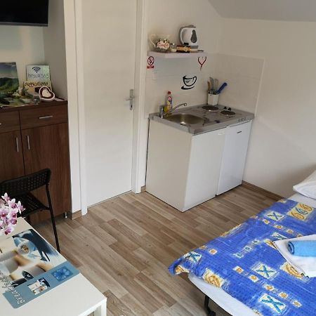 Apartmani Hrsak คาปรินา ภายนอก รูปภาพ
