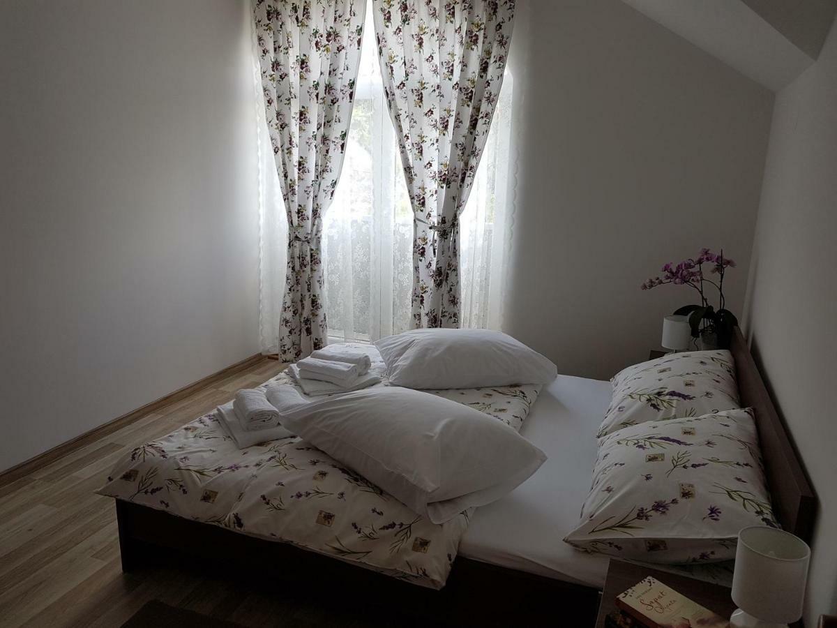 Apartmani Hrsak คาปรินา ภายนอก รูปภาพ