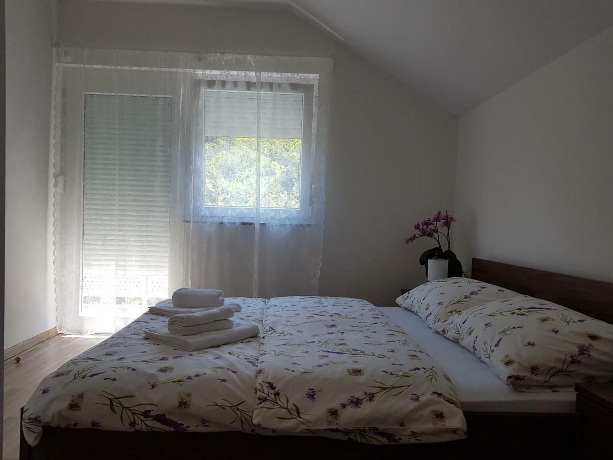 Apartmani Hrsak คาปรินา ภายนอก รูปภาพ