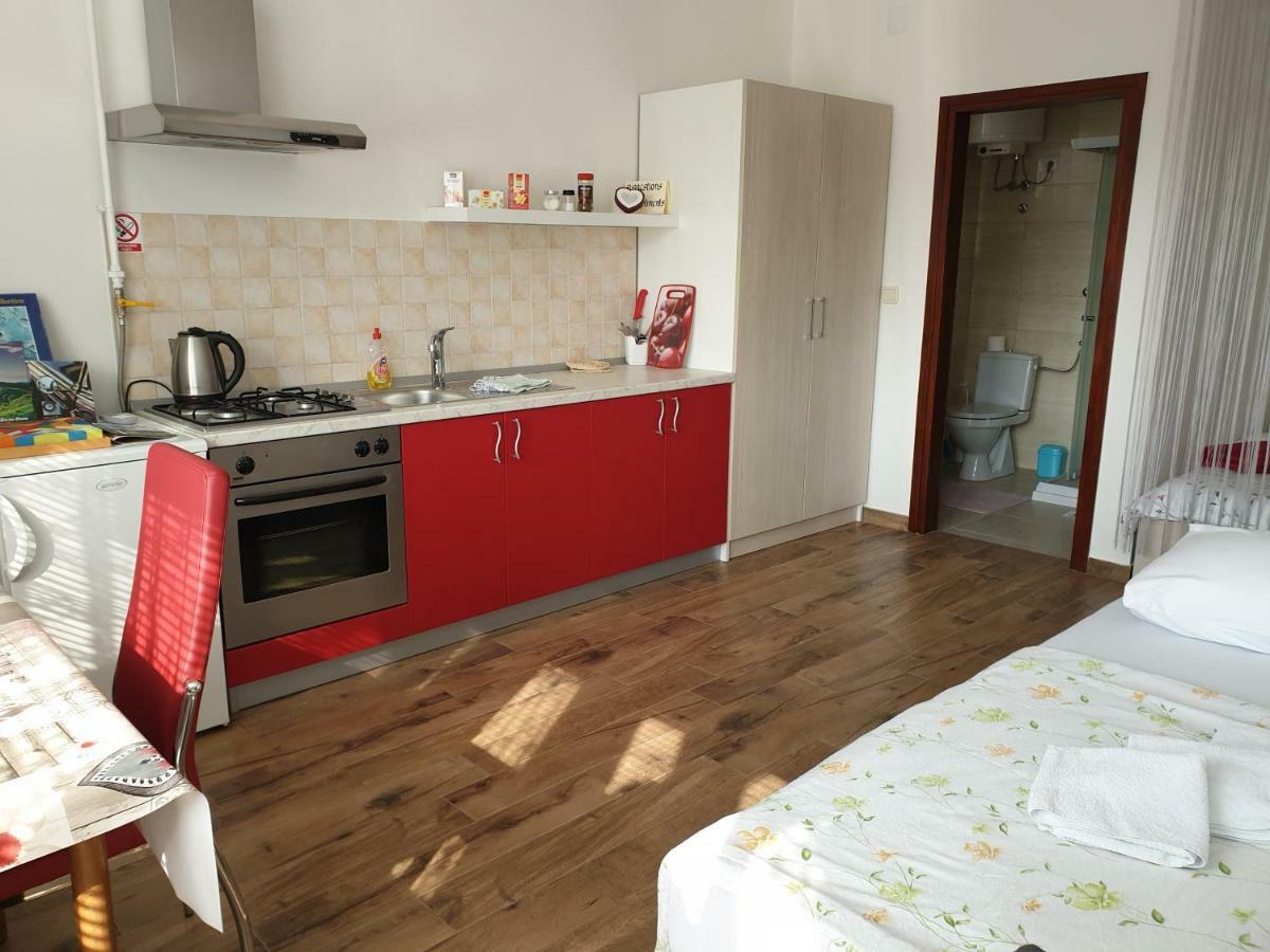 Apartmani Hrsak คาปรินา ภายนอก รูปภาพ
