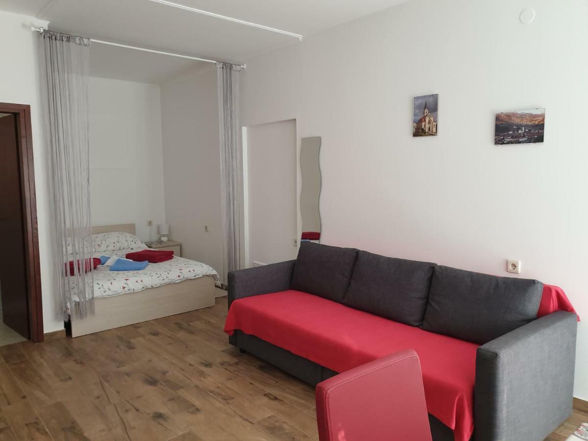 Apartmani Hrsak คาปรินา ภายนอก รูปภาพ