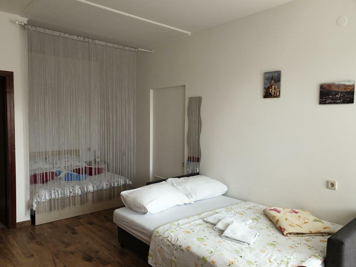 Apartmani Hrsak คาปรินา ภายนอก รูปภาพ