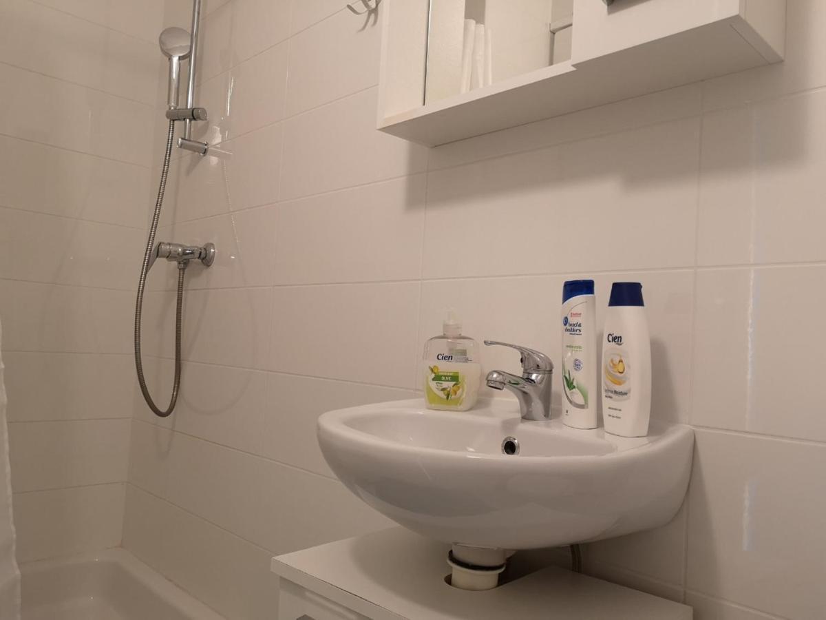 Apartmani Hrsak คาปรินา ภายนอก รูปภาพ