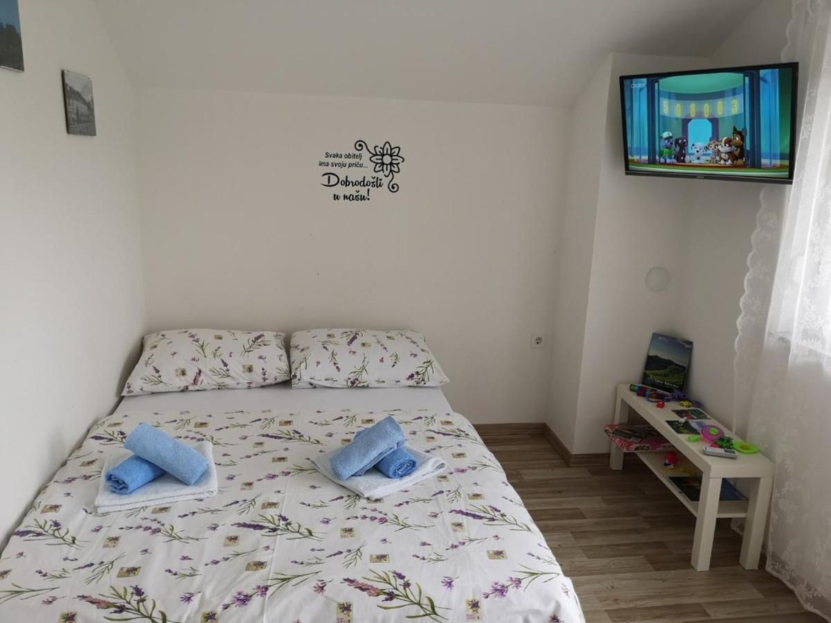 Apartmani Hrsak คาปรินา ภายนอก รูปภาพ
