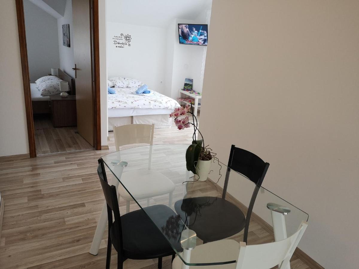 Apartmani Hrsak คาปรินา ภายนอก รูปภาพ