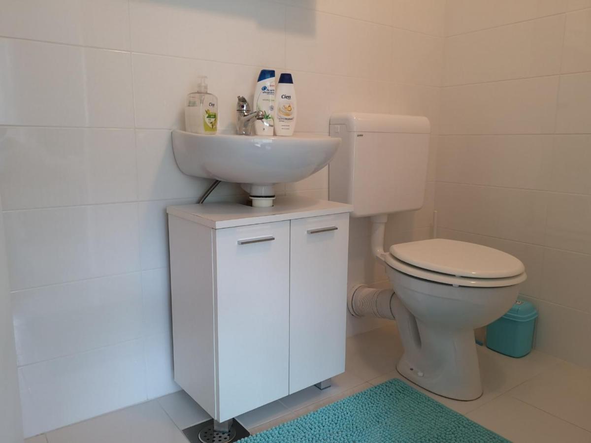 Apartmani Hrsak คาปรินา ภายนอก รูปภาพ